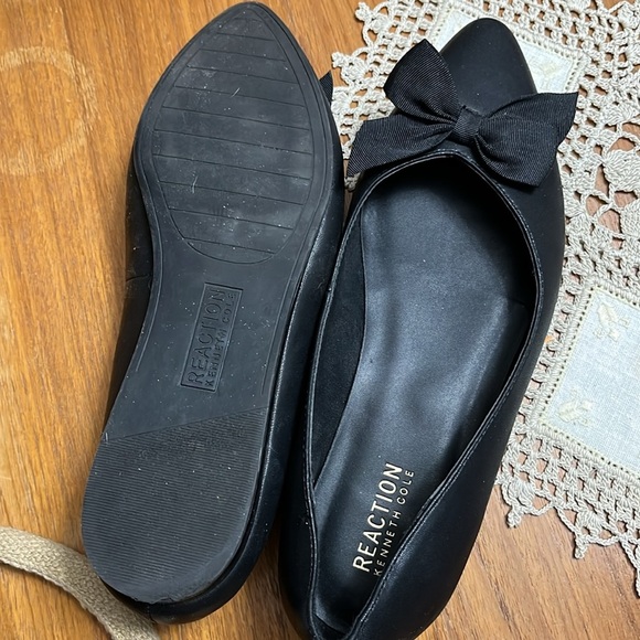 Kenneth Cole Reaction Women's Lily Flat - Picture 4 of 5